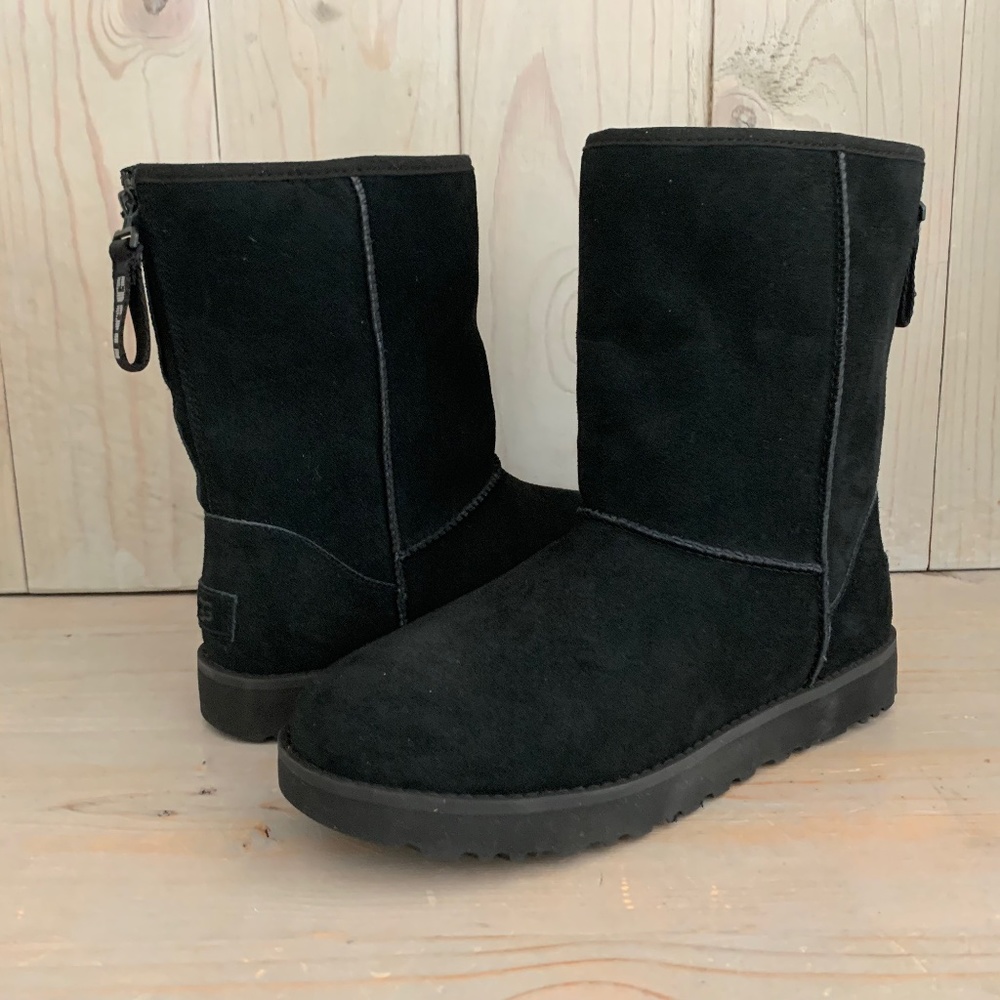 UGG CLASSIC SHORT LOGO ZIP BLACK BOOTS NEW